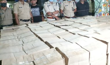 डाक विभाग की गाड़ी से हो रही थी तस्करी ,शराब की बड़ी खेप बरामद