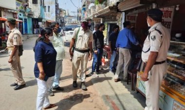 टिकारी में बढ़ते कोरोना मामले को देखते हुए एसडीओ के नेतृत्व में शहर में मास्क जाँच अभियान