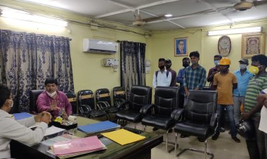 श्रमिक संघ ने किया विद्युत विभाग के अधीक्षण अभियंता कार्यालय का घेराव