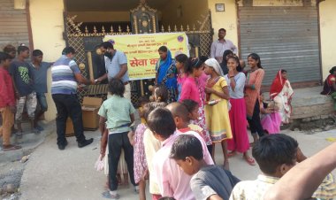 श्रीकृष्ण प्रणामी ट्रस्ट ने बच्चों के बीच बांटे उपयोगी सामग्री