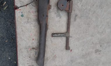 पु‍लिस टीम पर हमला करनेवाले बालू माफिया के घर से राईफल व देशी कट्टा बरामद