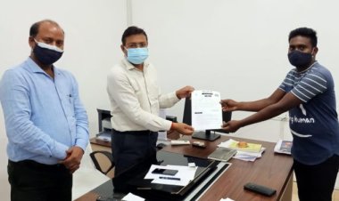 एम्बुलेंस खरीदने हेतु चयनित लाभुकों को स्वीकृति प्रमाण पत्र मिला