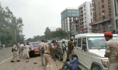 प्रदर्शन कर रहे वार्ड सचिवों पर पटना पुलिस ने किया लाठीचार्ज, मची अफरातफरी