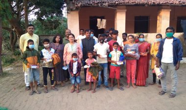 आदिम जाति सेवा मंडल के बच्चों के बीच गर्म वस्त्र वितरित