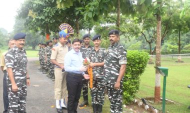 159 सीआरपीएफ बटालियन के निवर्तमान कमांडेंट डॉ निशित कुमार को दी गई विदाई