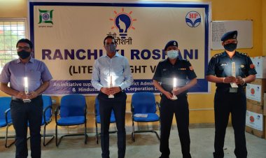 रांची के उपायुक्त छवि रंजन ने एनडीआरएफ को सौंपे