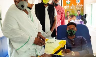 एनएसयूआई ने लगाया रक्तदान शिविर