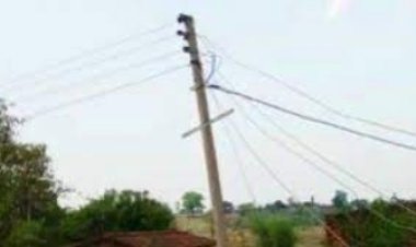 चक्रवाती तूफान में भी बिजली विभाग तत्पर ,कई स्थानों पर बिजली के पोल गिरे, विद्युत आपूर्ति की गई सामान्य