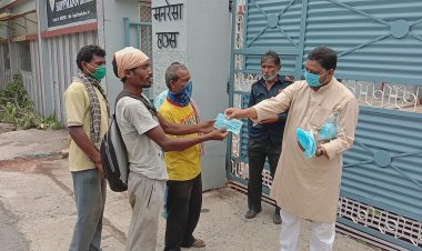 जागरूकता अभियान के तहत भारतीय एकता कमेटी ने बांटे मास्क, कोरोना से जंग जीतना जरूरी : गुलाम मुस्तफा