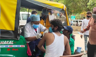 कोरोना से बचाव के लिए ऑटो चालकों का हुआ वैक्सीनेशन