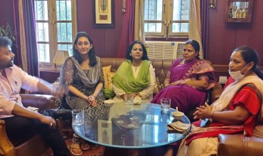 कांग्रेस नेत्री दीपिका पांडे सिंह और रमा खलखो मिली स्व.शिव नारायण जायसवाल के परिजनों से