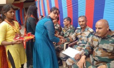 राष्ट्रीय महिला परिषद् ने 6 बिहार बटालियन के जवानों को बांधा रक्षासूत्र, बहनों ने सैनिक भाइयों को बांधी राखी, जवानों ने दिया रक्षा का वचन