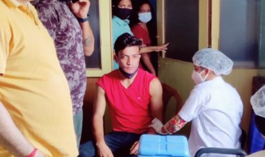 एनएसयूआई ने लगाया टीकाकरण शिविर