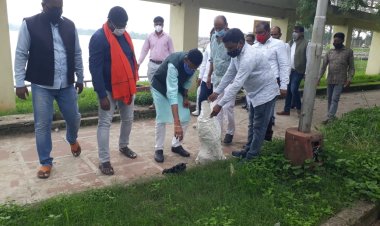 श्यामा प्रसाद मुखर्जी के बलिदान दिवस पर सांसद ने चलाया स्वच्छता अभियान