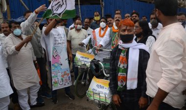 पेट्रोल-डीजल की कीमतों में वृद्धि और बढ़ती महंगाई के खिलाफ कांग्रेस ने किया प्रदर्शन, निकाली साइकिल यात्रा