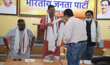 आर्थिक मामलों के विशेषज्ञ राष्ट्रहित में सहयोग करें : दीपक प्रकाश