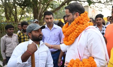 इस दिवाली जाति के नाम पर कंगाल करने वाले नेताओं को झाड़ू मारकर बाहर भगाइए, वरना आपके बच्चों का जीवन भीख मांगते बीतेगा: प्रशांत किशोर