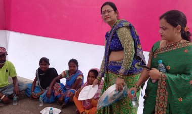 वीरांगना गोलमुरी मंडल की ओर से सफाईकर्मियों को किया गया सम्मानित