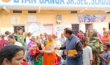 ज्ञान गंगा विद्यालय परिसर में धूमधाम से मनाया गया गीता जयन्ती समारोह -2023 छात्रों के बीच हुआ गीता पाठ प्रतियोगिता, गरीबों के बीच किया गया कम्बल वितरण