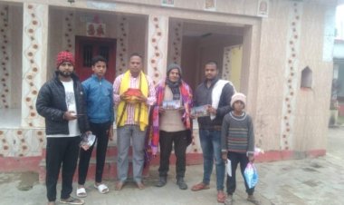 नगर पंचायत एकंगरसराय के अंतर्गत अयोध्या से आए कलश-अक्षत और भागवान श्रीराम का फोटो वितरण किया गया