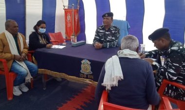 159 बटालियन सीआरपीएफ ने लगाया निशुल्क चिकित्सा शिविर, ग्रामीणों के बीच बांटे सोलर लैंप