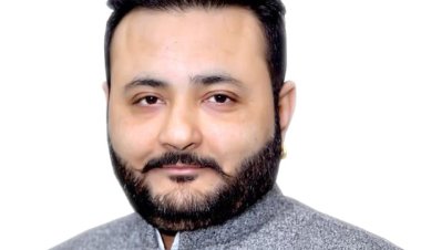 अभी तो फ्लोर टेस्ट बाक़ी है, विधायकों को बांध के रखियेगा