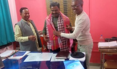 मानपुर बुनियादगंज थाना के नए थानाध्यक्ष का स्वागत अंग वस्त्र एवं पुष्पगुच्छ देकर किया गया समान्नित