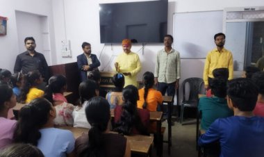 बिहार दिवस के अवसर पर बुनकर नगरी मानपुर पटवाटोली में आचार संहिता के कारण कार्यक्रम सादगी से मनाया गया