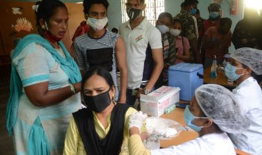 रांची पब्लिक स्कूल में लगा वैक्सीनेशन कैंप, 132 लोगों ने लिया टीका