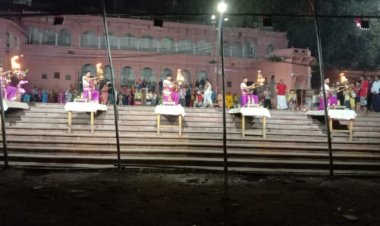 फागुण पूर्णिमा पर फल्गु सेवा समिति के बैनर तले देवघाट स्थान विष्णुपद पर फल्गु महाआरती का कार्यक्रम संम्पन हुआ