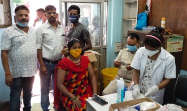 युवा रांची महानगर रामनवमी पूजा समिति व उदयशंकर ओझा मेमोरियल ट्रस्ट के सौजन्य से वैक्सीनेशन कैंप आयोजित