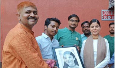 बिहार प्रदेश बुनकर कल्याण संघ के सौजन्य से प्रख्यात कथावाचक देवी चित्रलेखा जी को सम्मानित किया गया