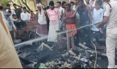 वोट डालने गए घर के लोंग, अचानक घर मे लगी भीषण आग, हुआ लाखों का सामान जल कर राख