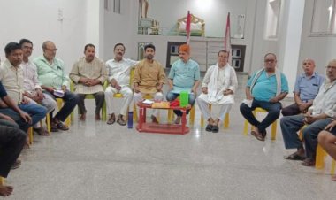 गया नगर निगम द्वारा होल्डिंग टैक्स में वृद्धि को लेकर निगम क्षेत्र मानपुर में किया गया बैठक