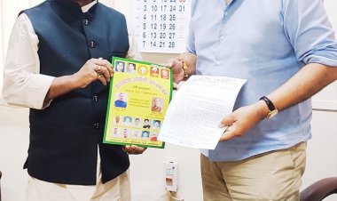 ओबीसी आरक्षण को लेकर झारखंड प्रदेश कांग्रेस प्रभारी आरपीएन सिंह को कैलाश यादव ने सौंपा ज्ञापन