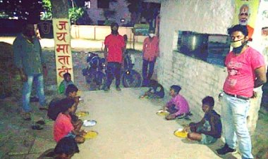 जय माता दी ग्रुप के लंगर में स्वयंसेवी संस्था “गूंज” ने किया सहयोग