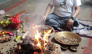 कोरोना से मुक्ति के लिए आदित्य विक्रम ने किया यज्ञ-हवन