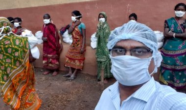 स्वयंसेवी संस्था “गूंज” ने अनाथ बच्चों, विधवाओं और बेसहारा वृद्धजनों के बीच बांटे खाद्यान्न