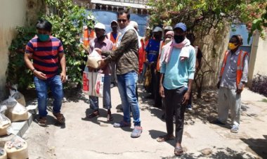 नवयुवक संघ, हटिया के सौजन्य से गरीबों को रोज कराया जा रहा है भोजन