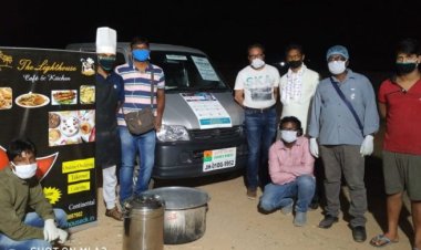 लाइट हाउस कैफे एंड किचेन के संचालक दिलबाग सिंह गरीबों को प्रतिदिन करा रहे भोजन