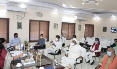 संक्रमण के रोकथाम, बचाव व जिला स्तर पर की गई तैयारियों की समीक्षा बैठक का आयोजन