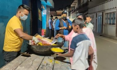 युवा रांची महानगर रामनवमी पूजा समिति ने जरूरतमंदों को भोजन कराया