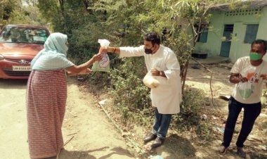 कांग्रेस कार्यकर्ताओं द्वारा जरूरतमंदों के बीच खाद्यान्न वितरण किया गया