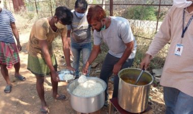 बैंगलुरू में फंसे बिहार, झारखंड के मजदूरों को प्रतिदिन भोजन करा रहे हैं रांचीवासी मुकेश