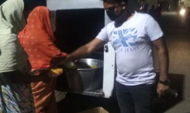 लॉक डाउन में युवा रांची महानगर रामनवमी पूजा समिति जरुरतमंद परिवारों को करा रही भोजन