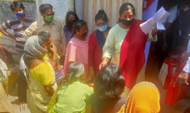 जरूरतमंदों को खाद्यान्न मुहैया कराने में जुटी हैं पार्षद उर्मिला यादव