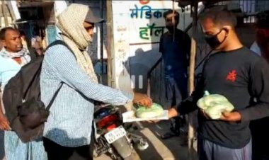 बख्तियारपुर में समाजसेवियों ने भूखे को भोजन प्यासे को पानी पिलाया