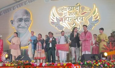 राष्ट्रीय खादी एवं सरस मेला में हुआ कवयित्री सम्मेलन