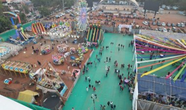 राष्ट्रीय खादी एवं सरस महोत्सव के चौथे दिन भी जमकर हुई ख़रीदारी