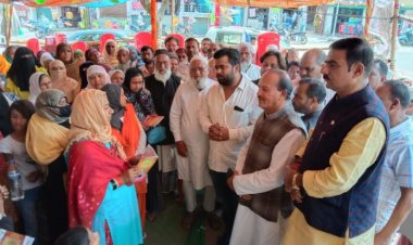 कांग्रेस का प्रतिनिधिमंडल मिला प्रदर्शनकारियों से,लोकहित में धरना-प्रदर्शन समाप्त करने की अपील